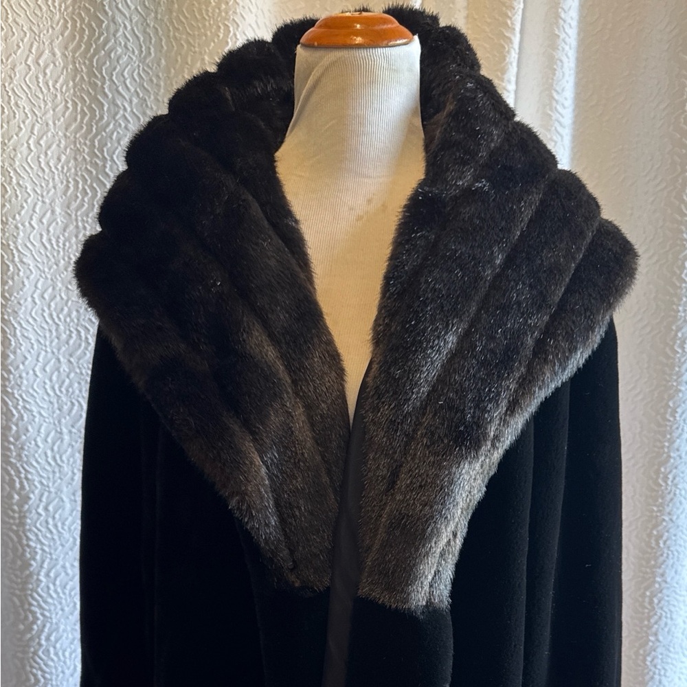 Gallery Woman Black Faux Fur Coat